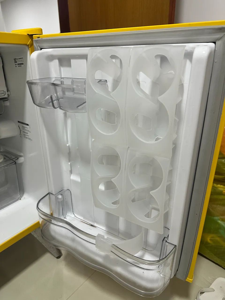 Vendo frigobar Brastemp retrô  - Foto 4