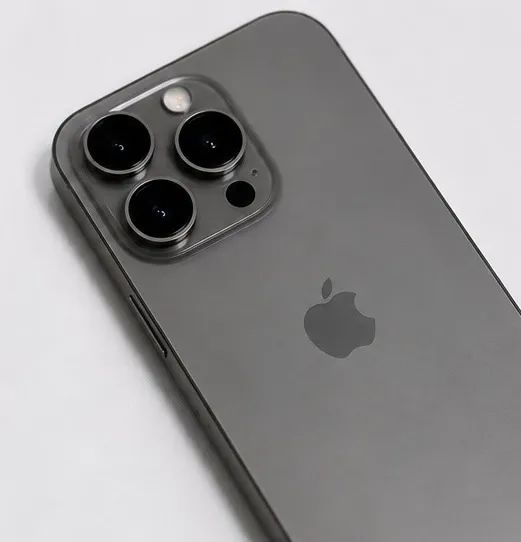 VENDO/TROCO IPHONE 15 PRO SEM DETALHES