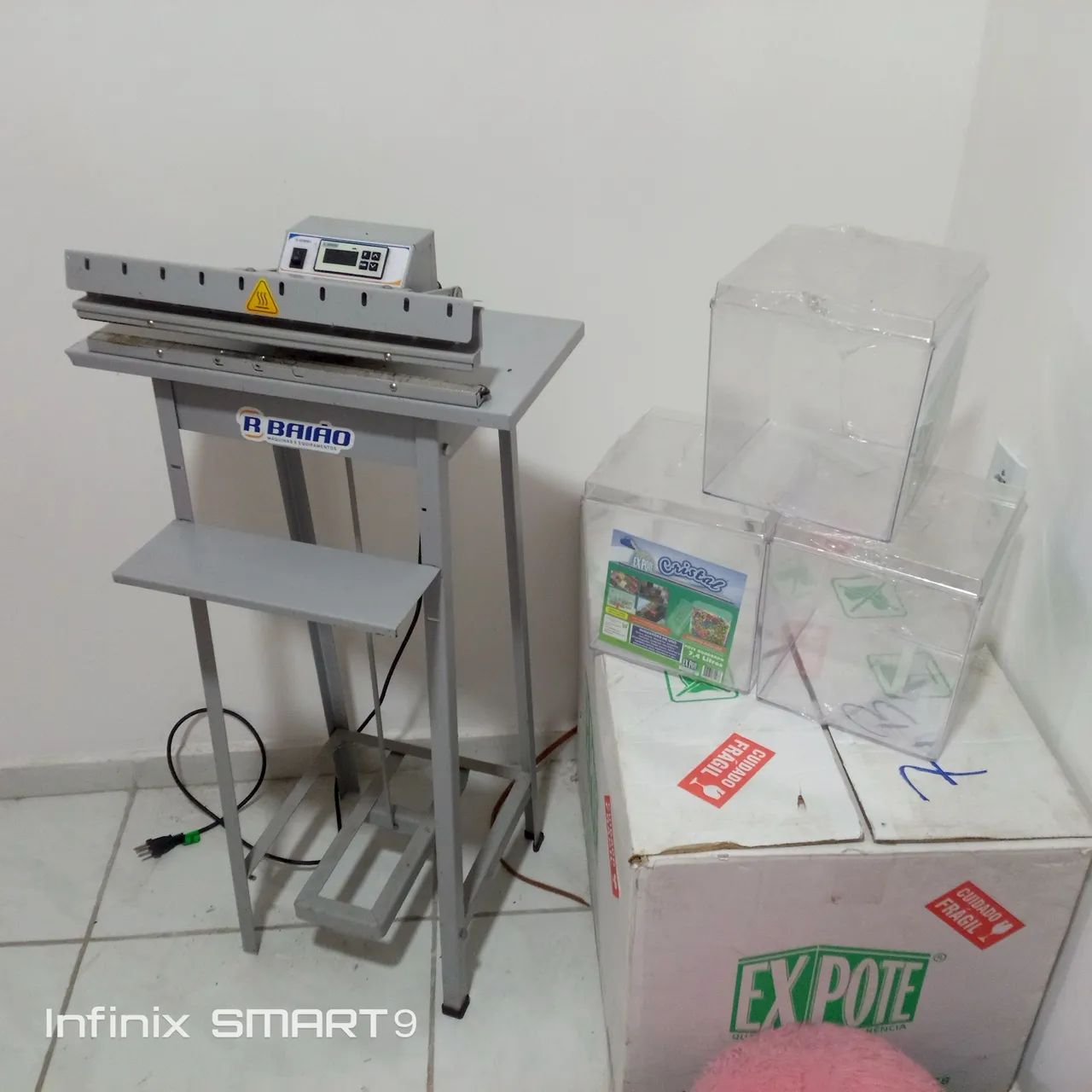 12 potes acrílico e máquina celadora cerrilhada