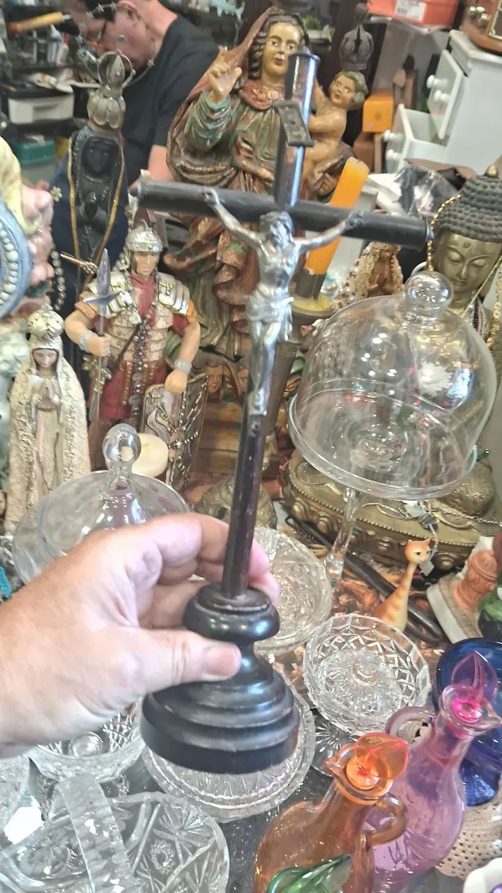 Antigo e Belíssimo Crucifixo de mesa medidas 30 cm - Foto 5