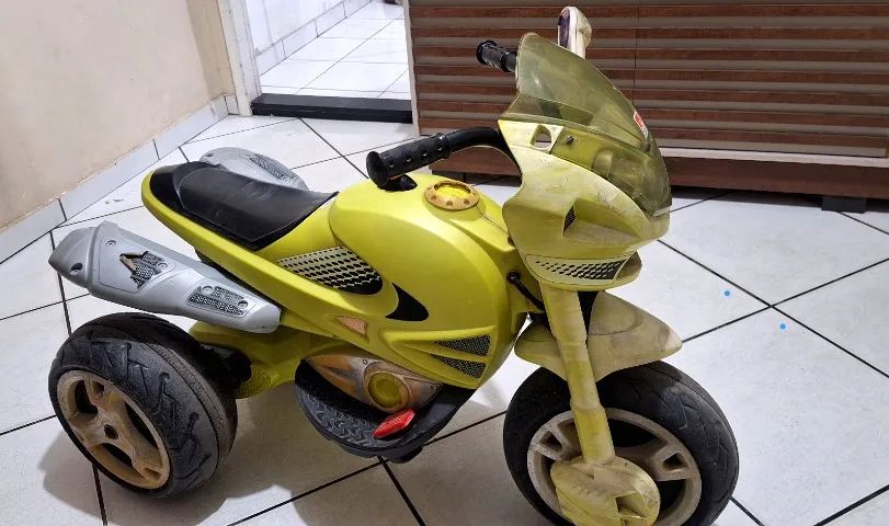 Moto elétrica, infantil.