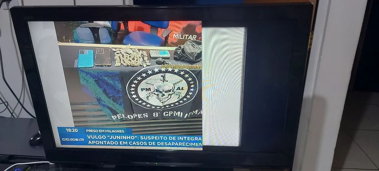 TV PANASONIC 32 POLEGADAS UMA PARTE PEQUENA DA TELA ESCURA  - Foto 3