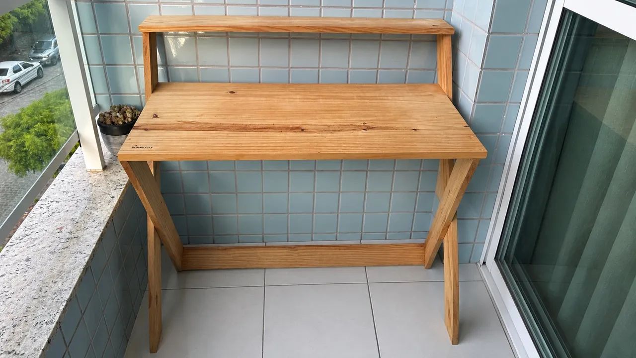 Mesa de Palete com Prateleira - R$ 150