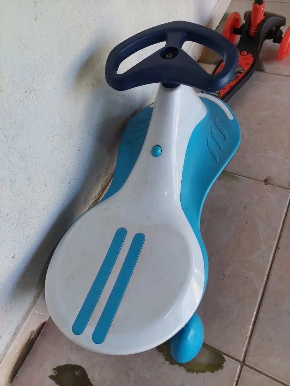 Carrinho de rolimã com LED