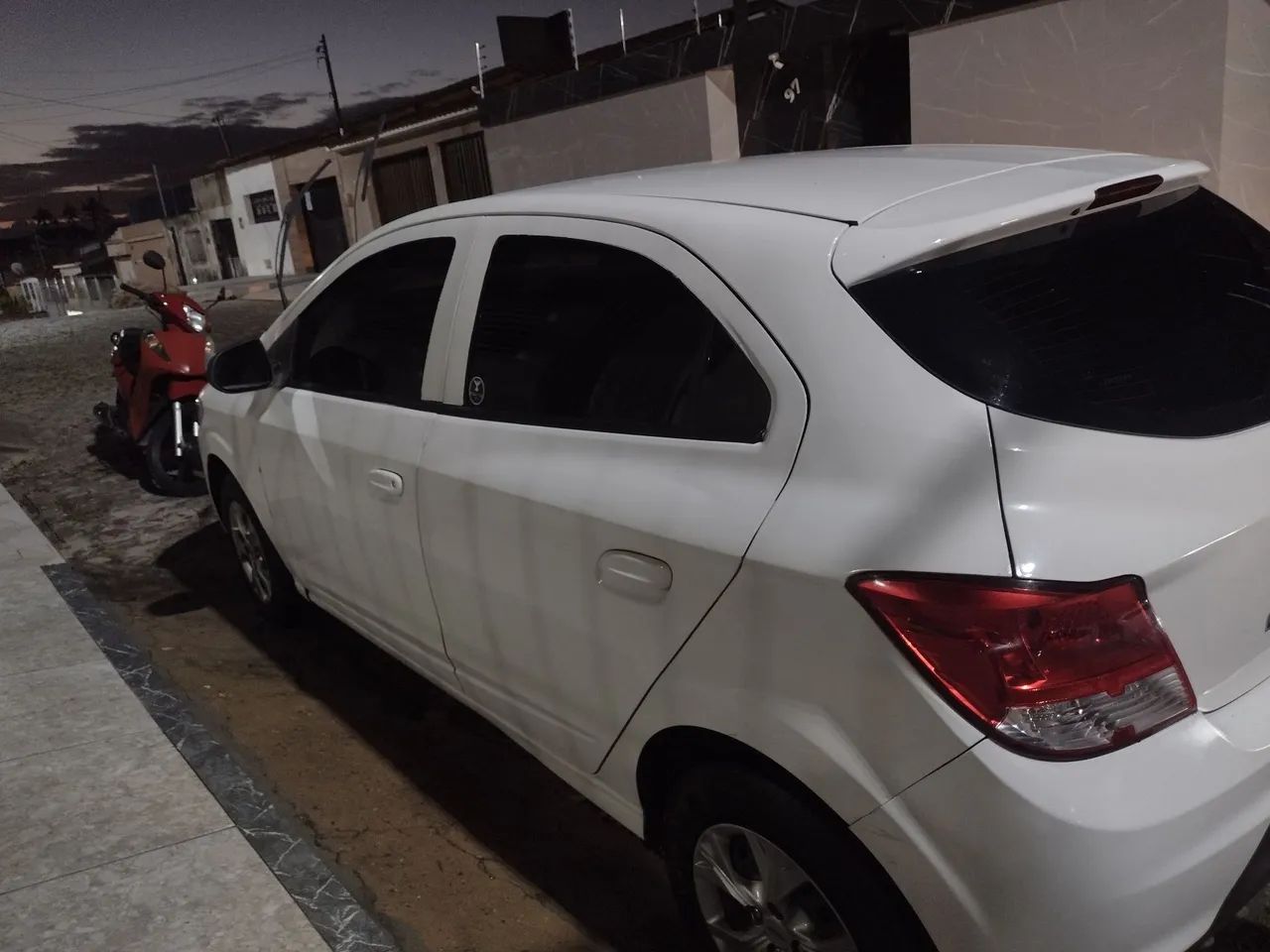 Chevrolet Onix JOY Hatch 1.0 8V Flex Mec. 4P 2018 - Foto 5