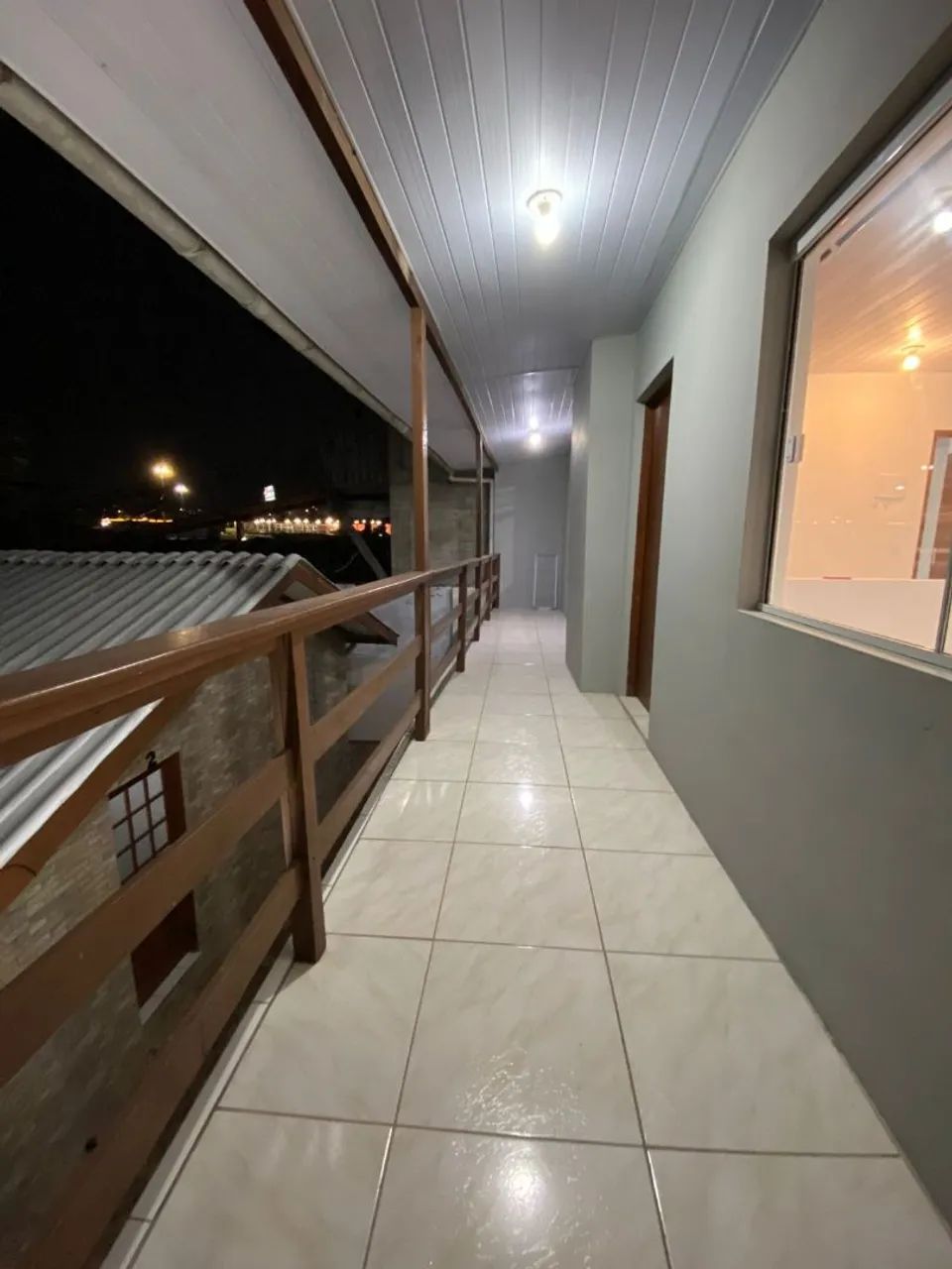 Apto com suíte e sacada amplo
