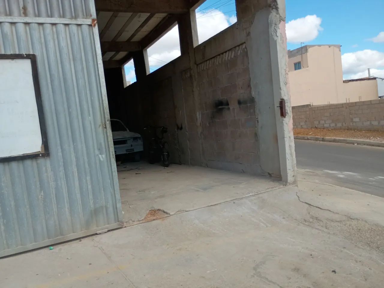  Vendo imóvel grande salão com casa em cima  - Foto 3
