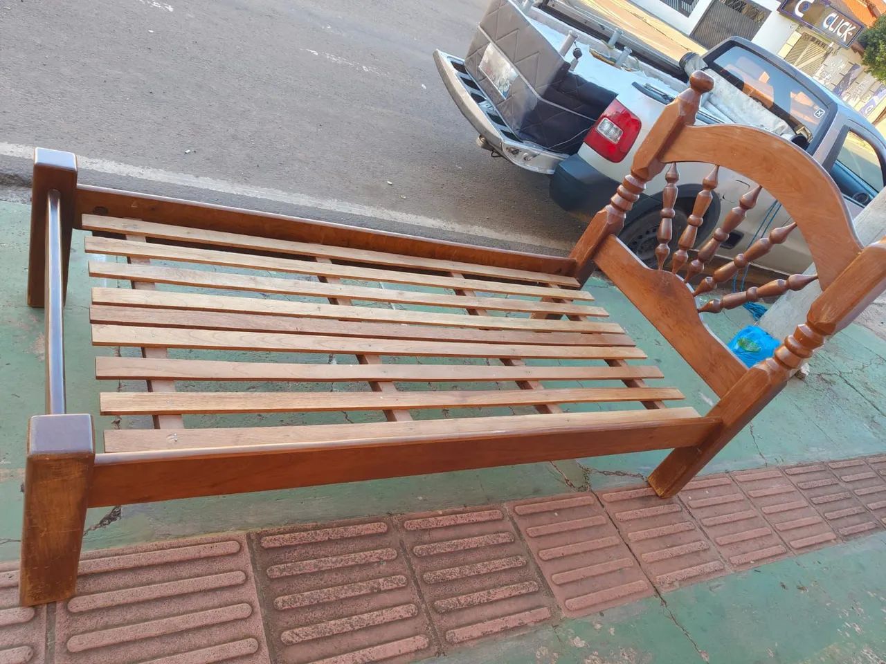 Cama de madeira maciça de solteiro  - Foto 4