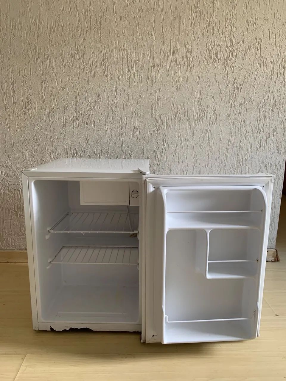 FRIGOBAR PHILCO 68L - Foto 4