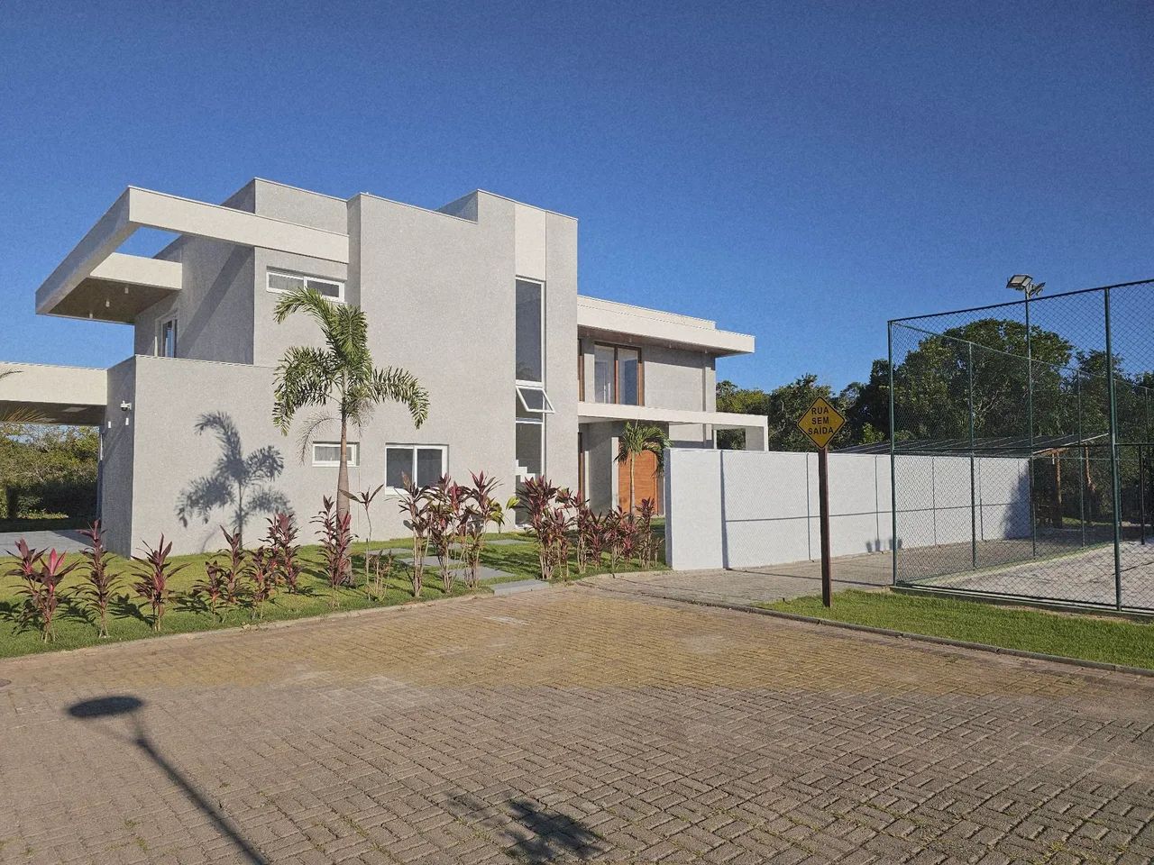Casa busca  vida  pomares 