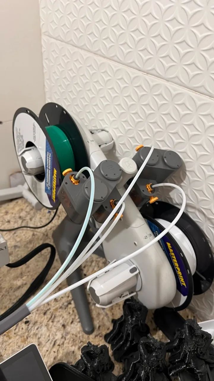 Vendo Impressora 3D Bambu Lab A1 (com AMS) - Acompanha Mesa BIQU CryoGrip - Foto 3