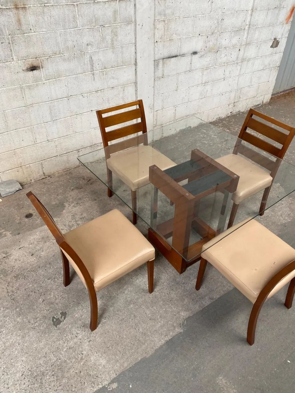 * Sofá e Mesa com 4 Cadeiras - Ótimo Estado de Conservação - Foto 5