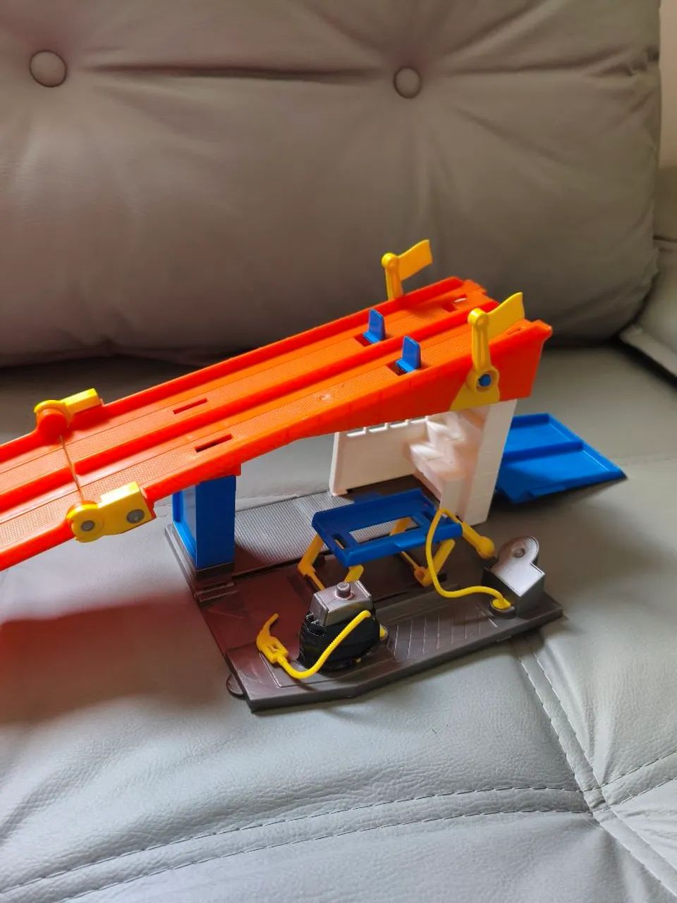 Pista hotwheels City Oficina + brinde