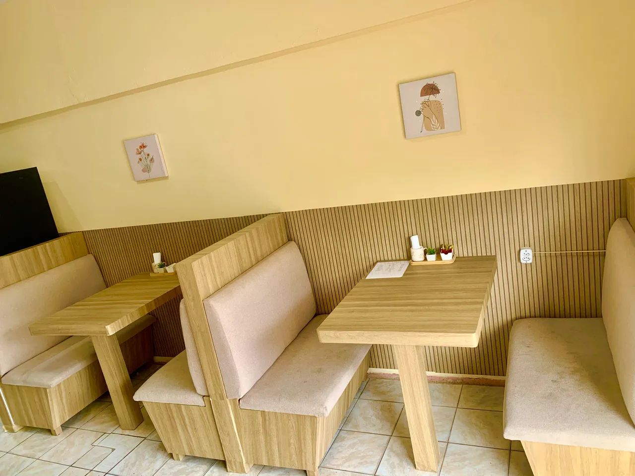Conjunto de Cabines Estilo Booth (Sofá + Mesa) - Alto Padrão para Cafeteria, Bistrô - Foto 4