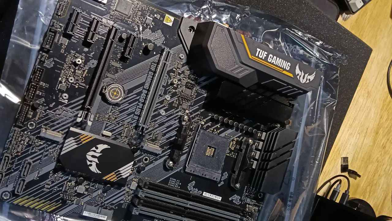 Placa Mãe Asus TUF Gaming B450-Plus II, Chipset B450, AMD AM4, ATX, DDR4 - Foto 2