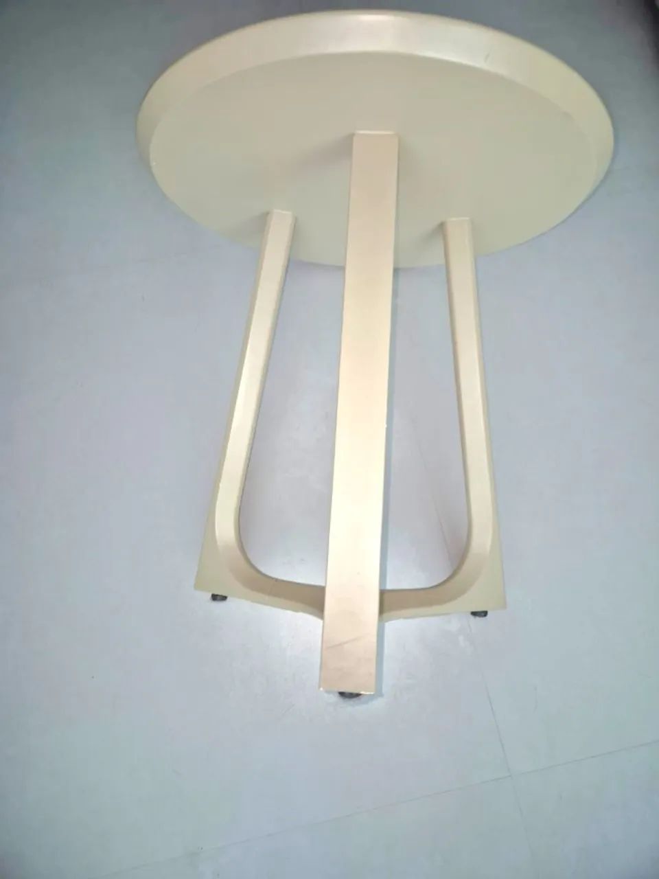 Mesa de Canto de Madeira Maciça Laqueada (Bege / Off-White) - Foto 4