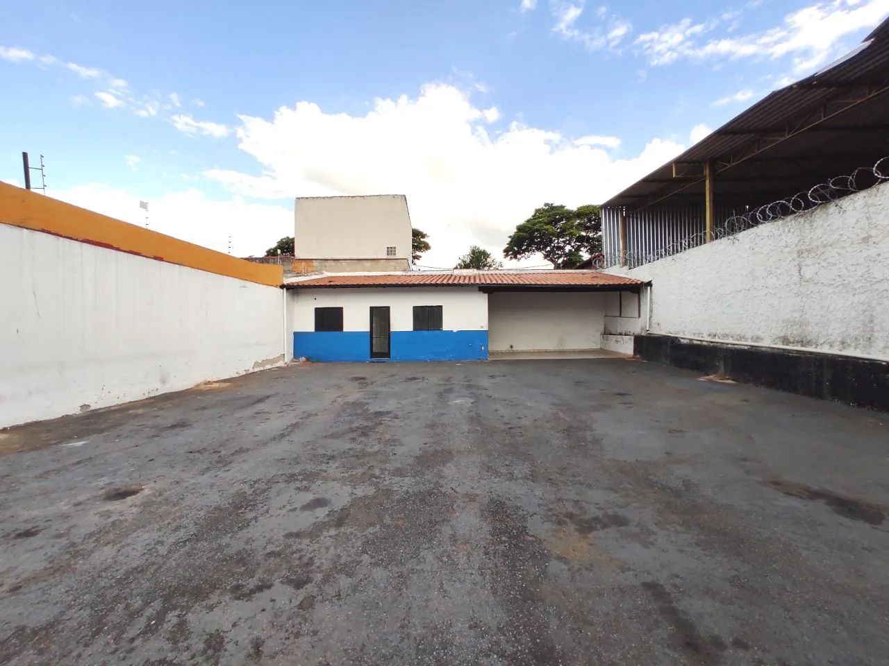 Aluguel galpão Itapoã.