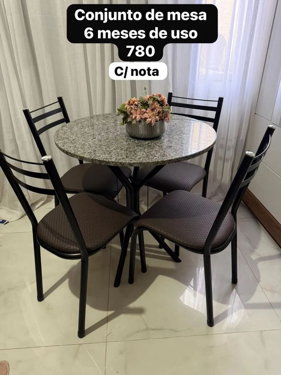 Conjunto de mesa semi novo 
