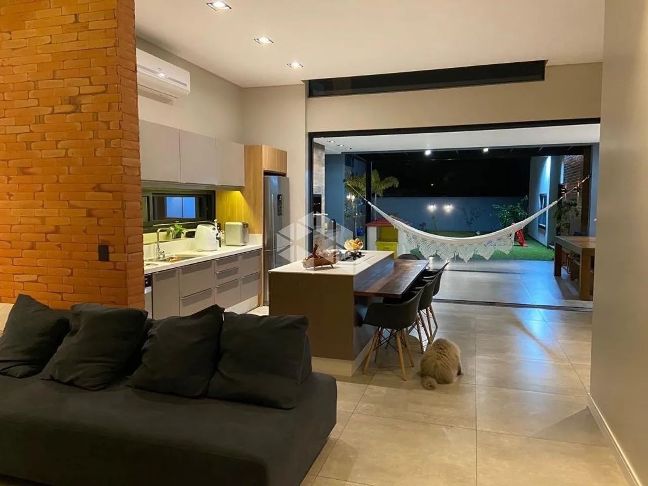 Casa Semi-Mobiliada com 4 Quartos no Campeche - Florianópolis/SC | Conforto e Espaço
