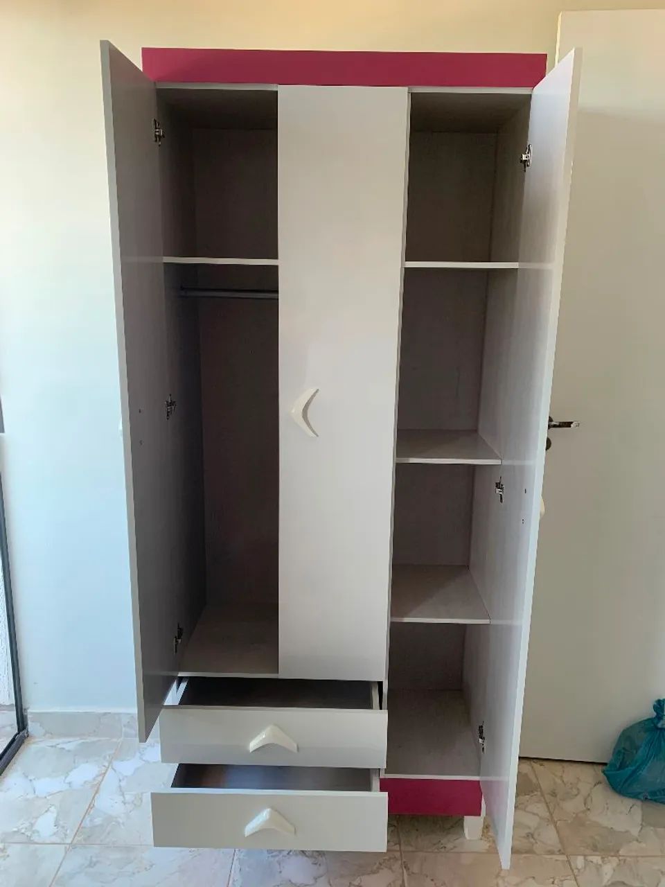 Guarda roupa de 3X portas infantil atualle novo  - Foto 2