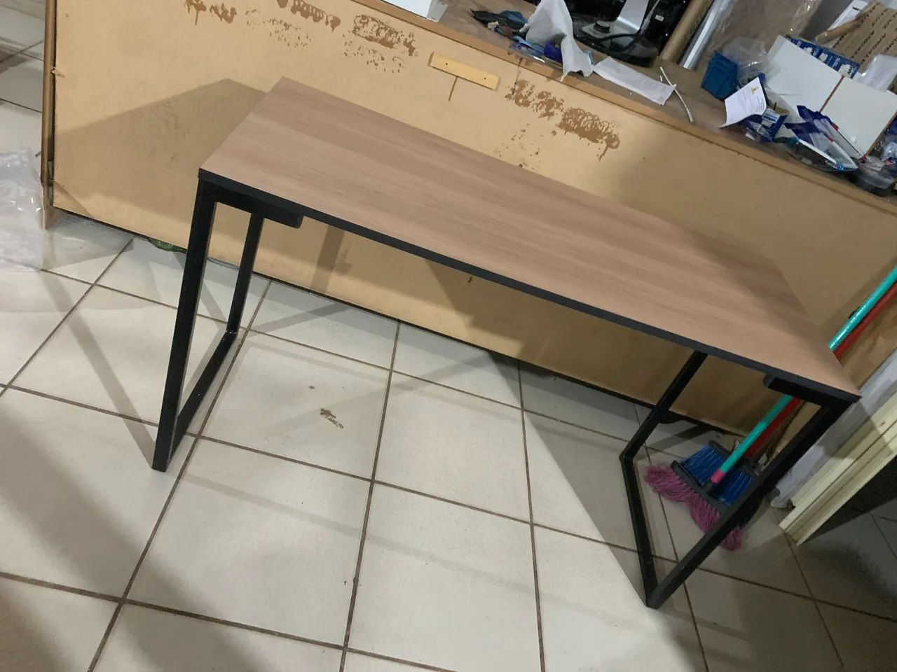 Vendo mesa madeirada 1 mês de uso - Foto 3