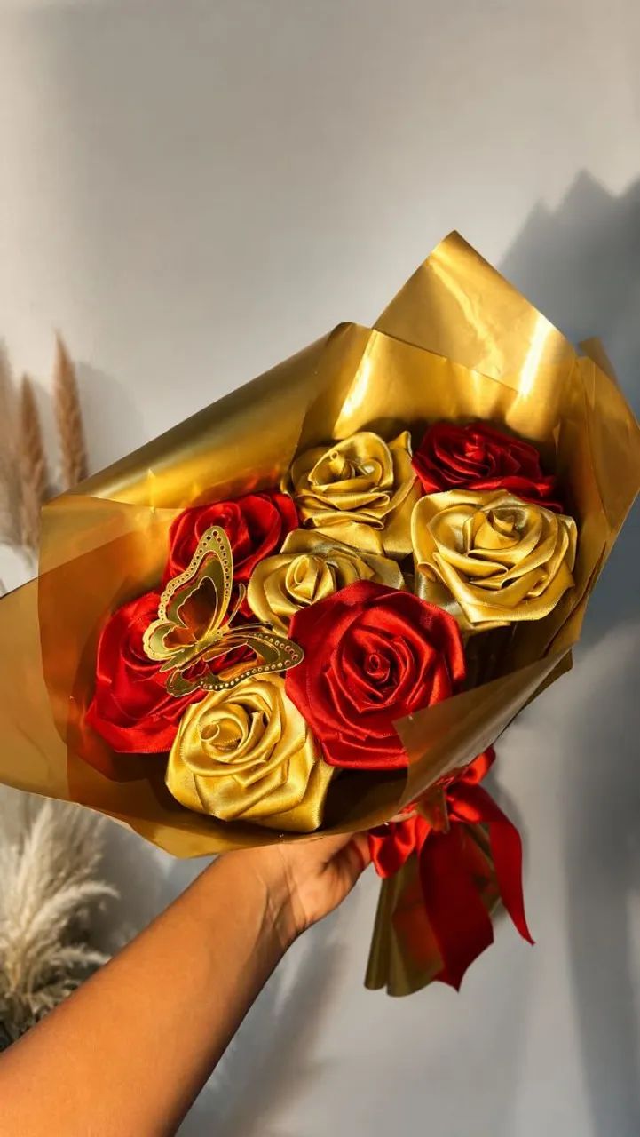 Buquêsnde rosas de cetim - Foto 4