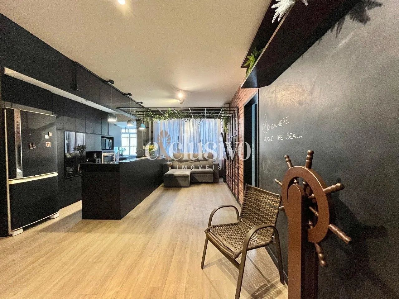 Apartamento 2 Dormitórios com Suíte em Coqueiros - Reformado - Foto 3
