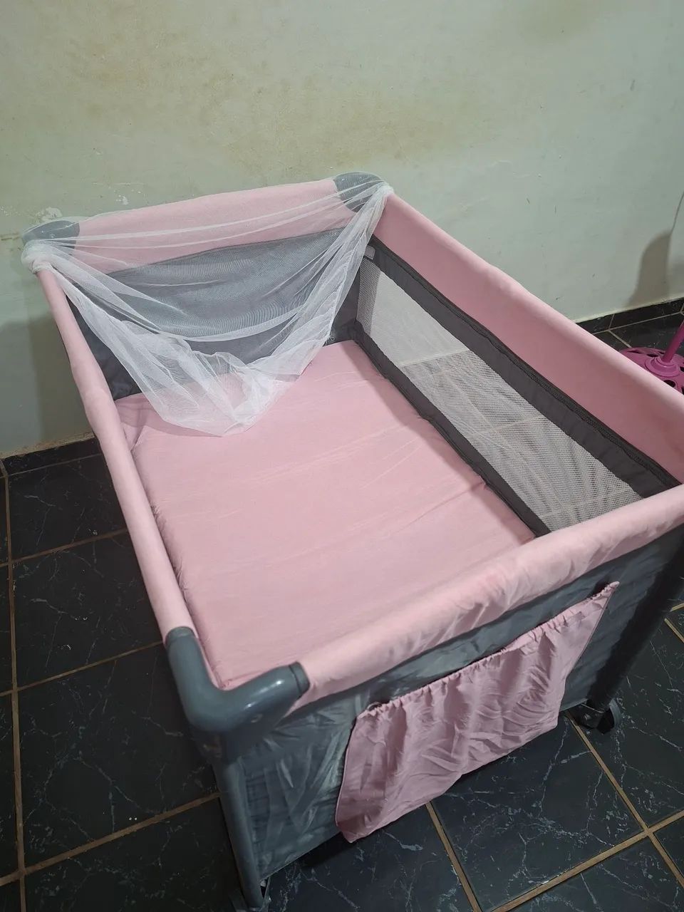Berço portátil em ótimo estado,usado poucas vezes. Compacto e ideal para qualquer lugar, - Foto 2