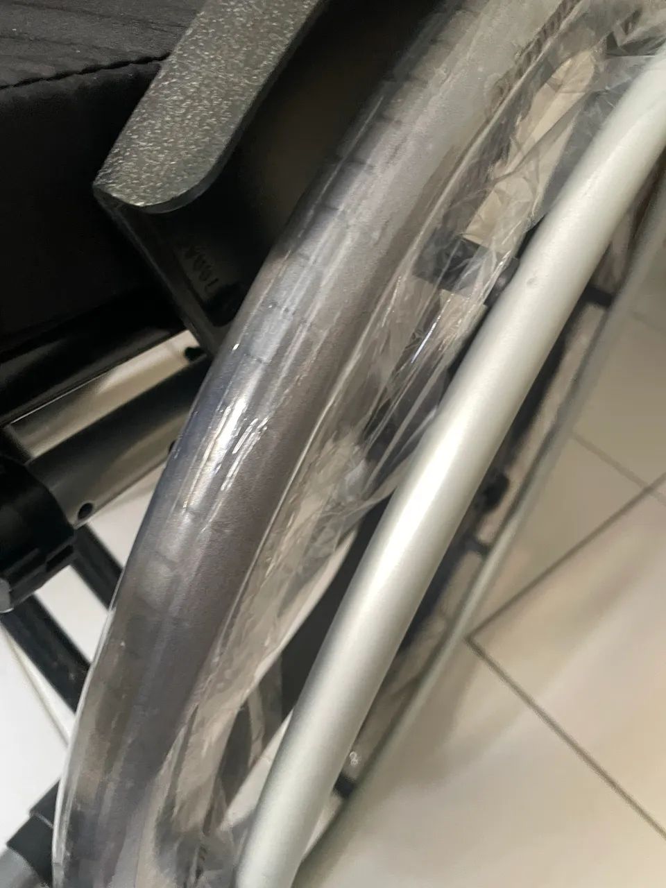 Cadeira de rodas NUNCA USADA - Foto 3