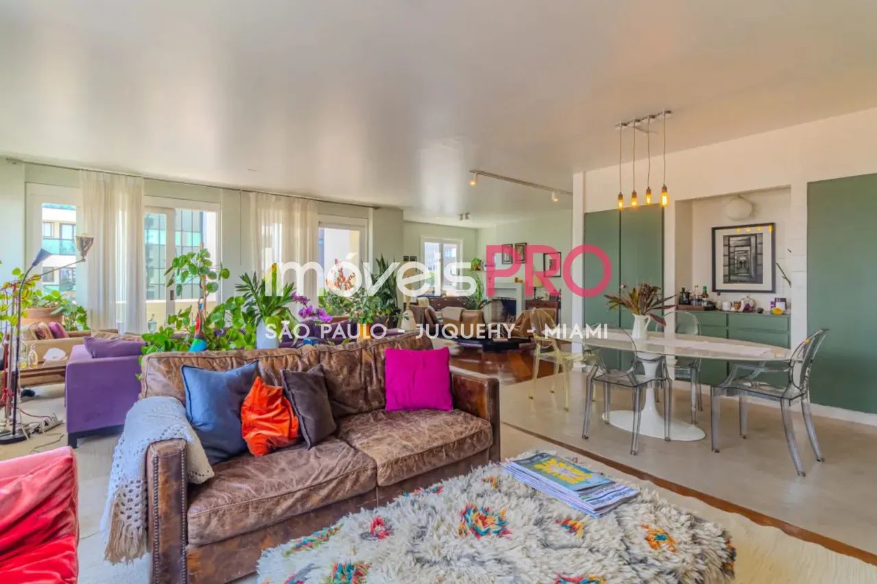 Apto de 246m² com 4 suítes e 4 vagas em Pinheiros.
