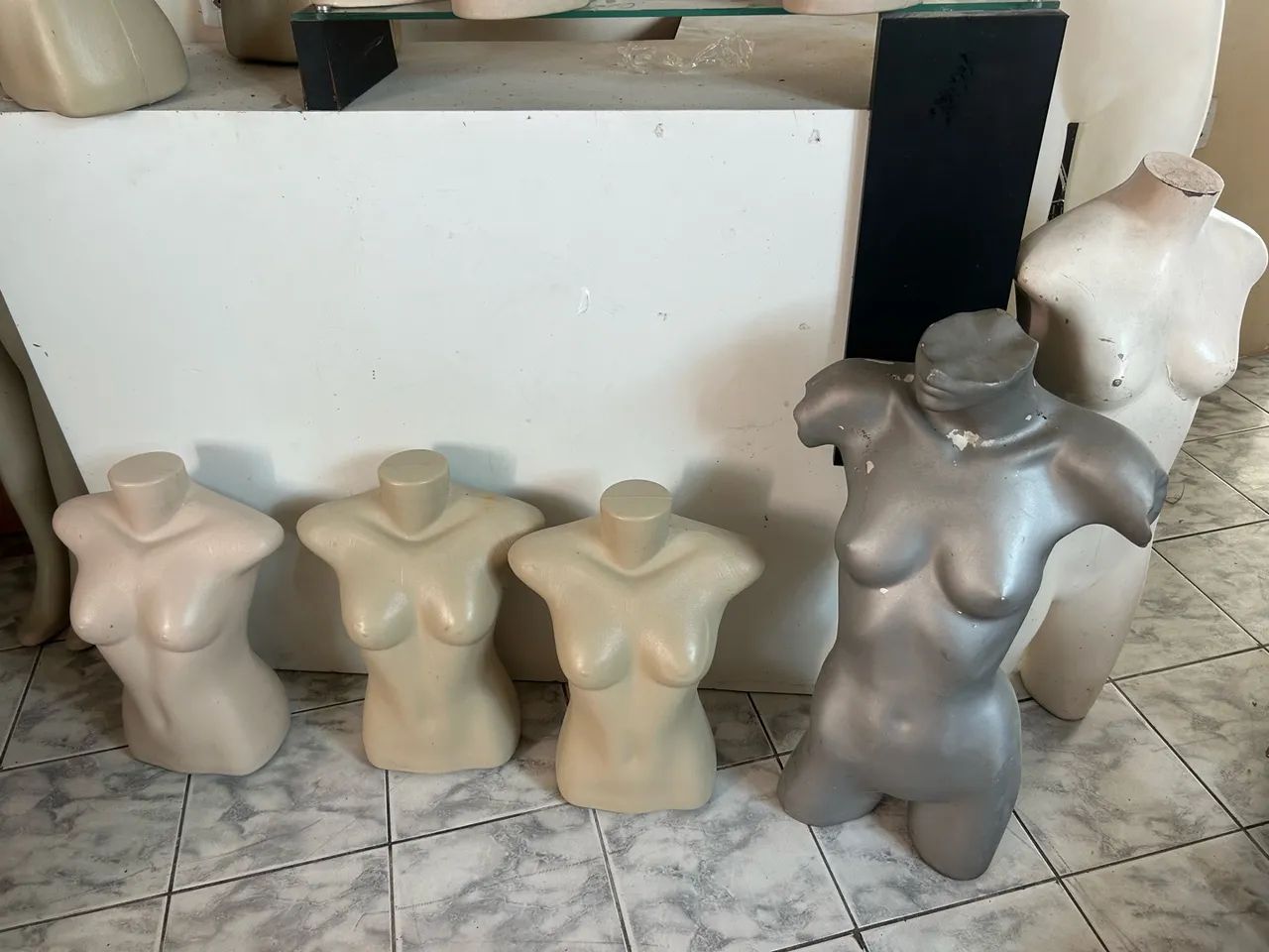 Balcão com 12 manequim  - Foto 5