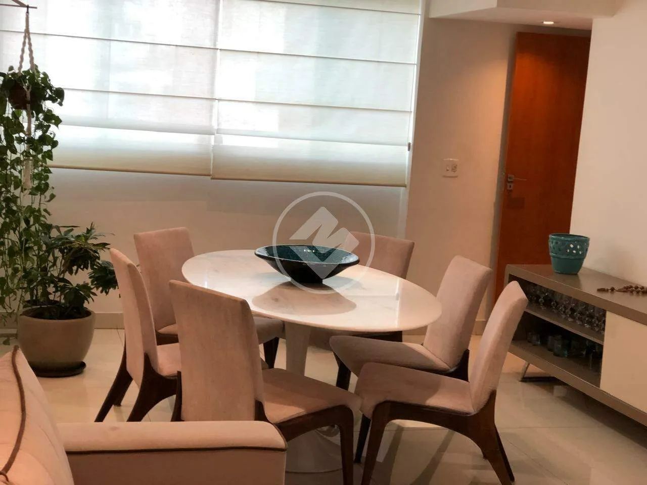 APARTAMENTO REFORMADO COM 97 M² DE 3 QUARTOS, 1 SUÍTE E 2 VAGAS - MOBILIADO - Foto 2