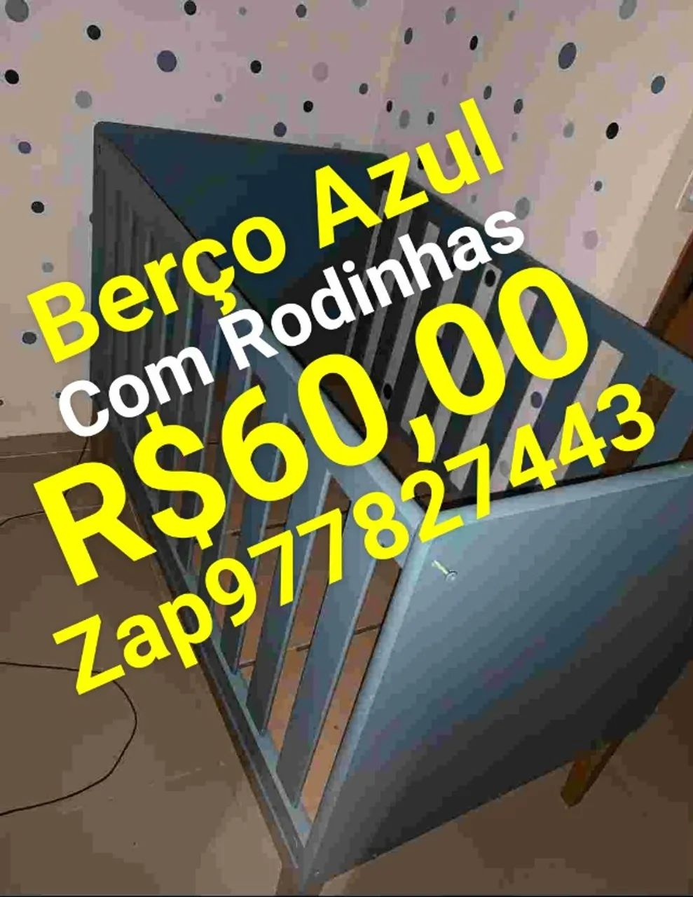 Berço azul com rodinhas grande