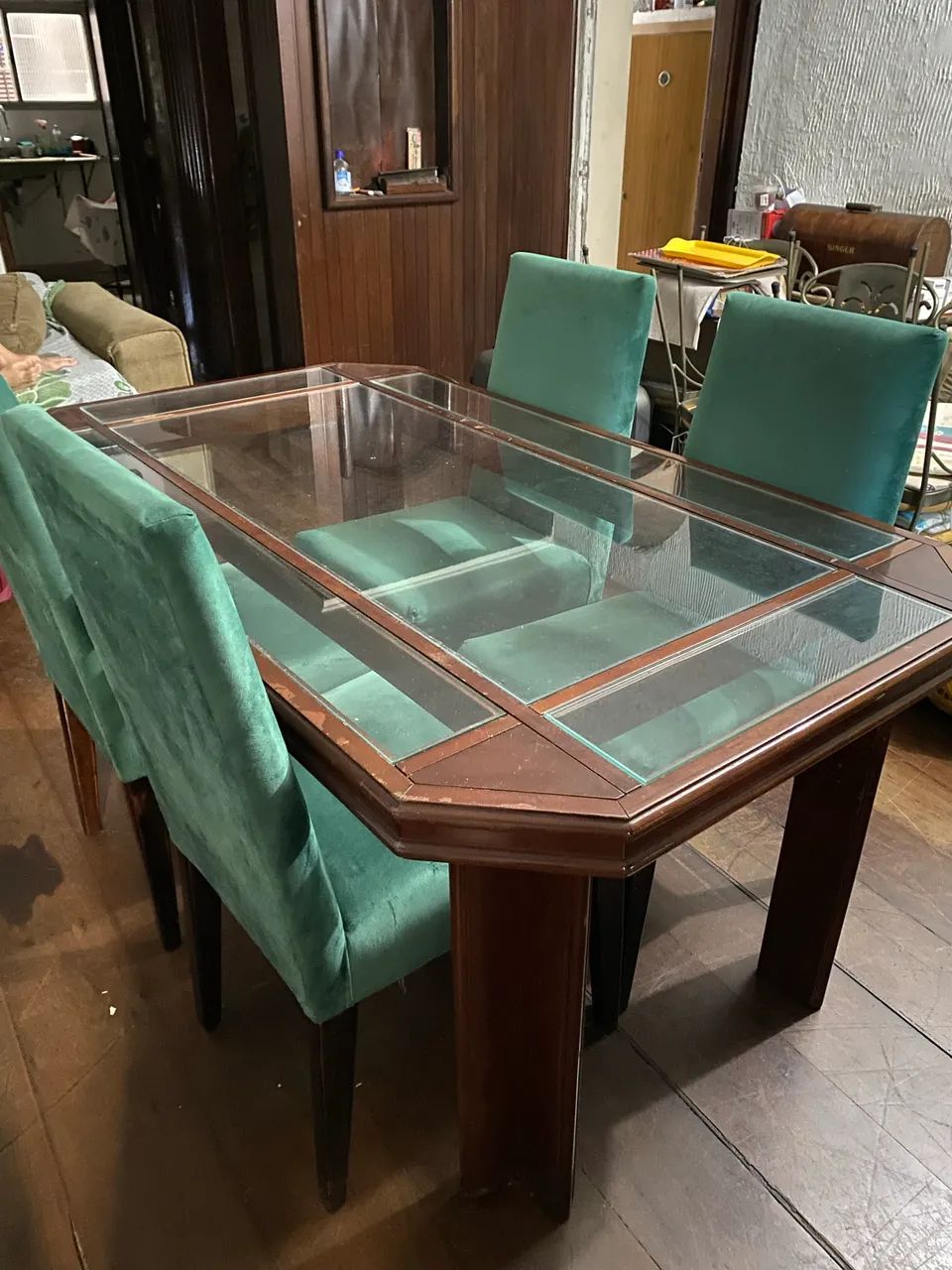 Conjunto mesa e cadeiras, vendo separado tbm