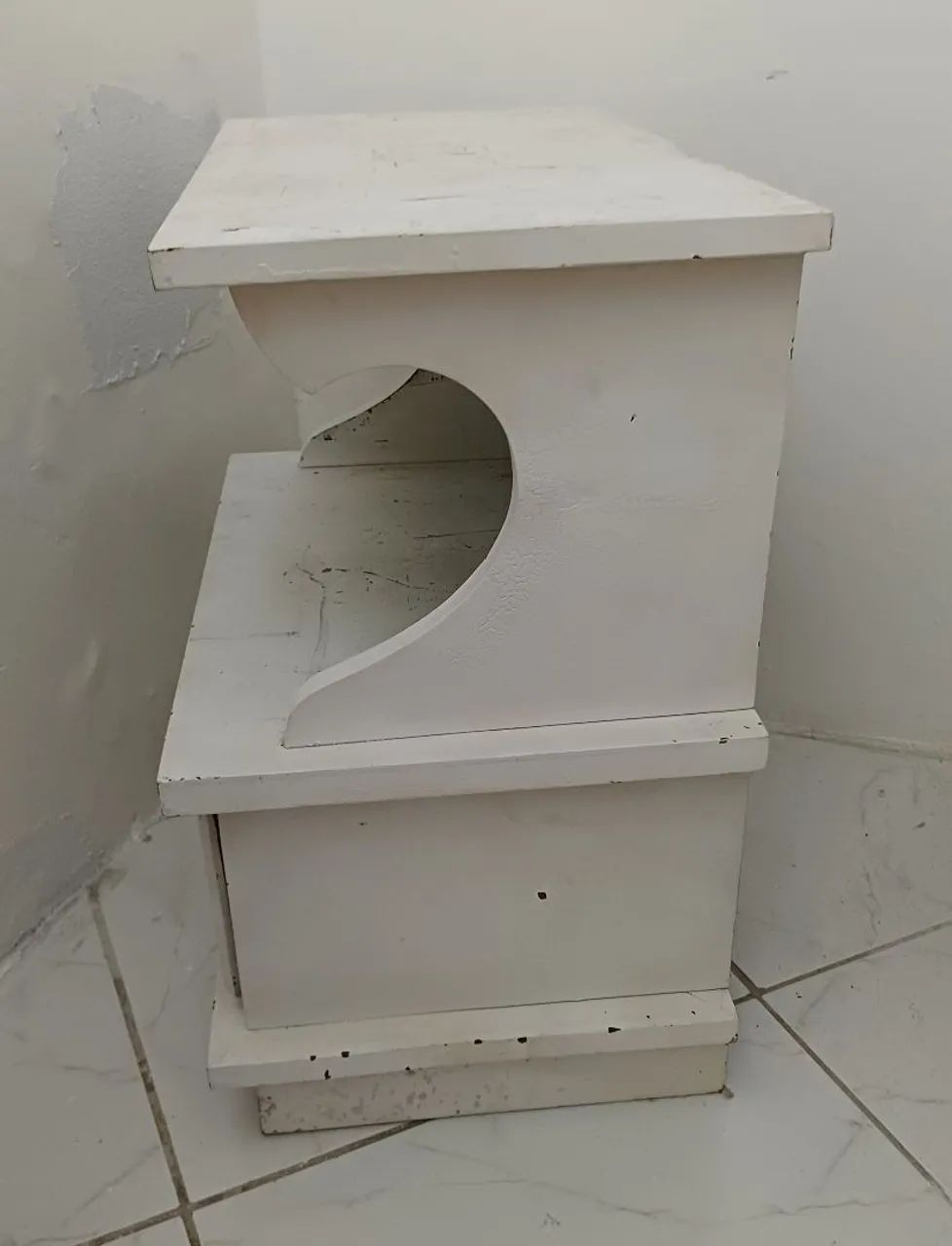 Mesa de cabeceira antiga. Madeira maciça65171914802049122