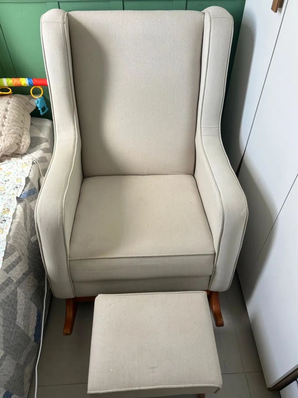 POLTRONA DE AMAMENTAÇÃO DE BALANÇO MADEIRA - Foto 3