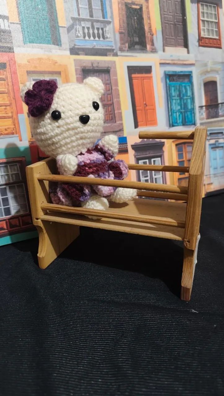 Ursinho Amigurumi com Berço de Madeira