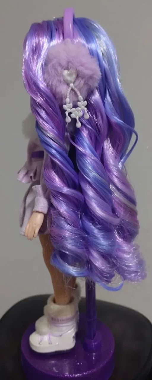 Boneca Rainbow High Violet. Leia descrição  - Foto 5