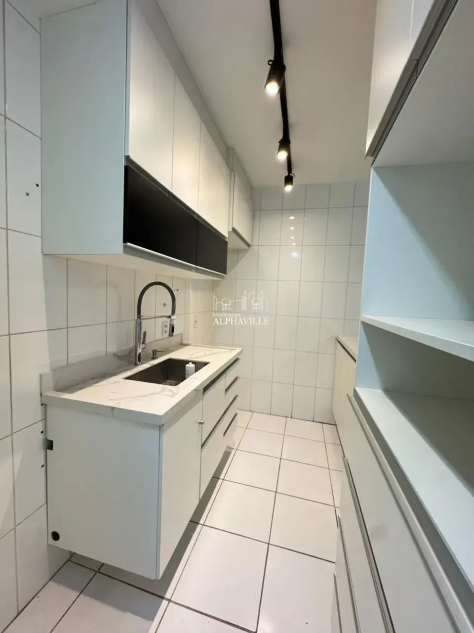 LINDO APTO DE 2 SUÍTES E SALA AMPLIADA PARA LOCAÇÃO NO CENTRO DE ALPHAVILLE - Foto 5