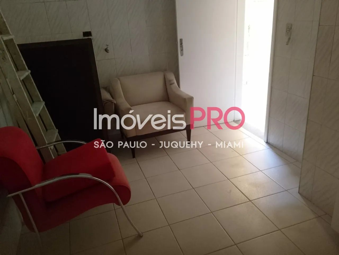 APARTAMENTO ESPAÇOSO COM QUINTAL