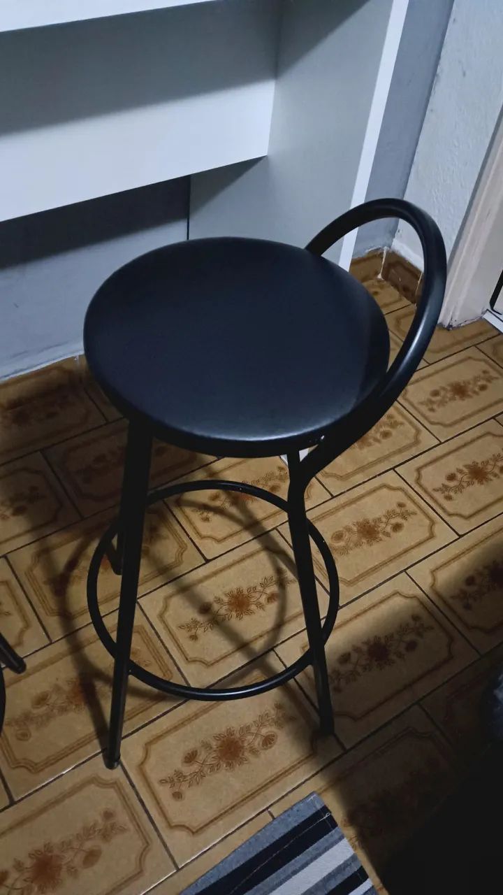 Mesa com banquetas - Foto 5