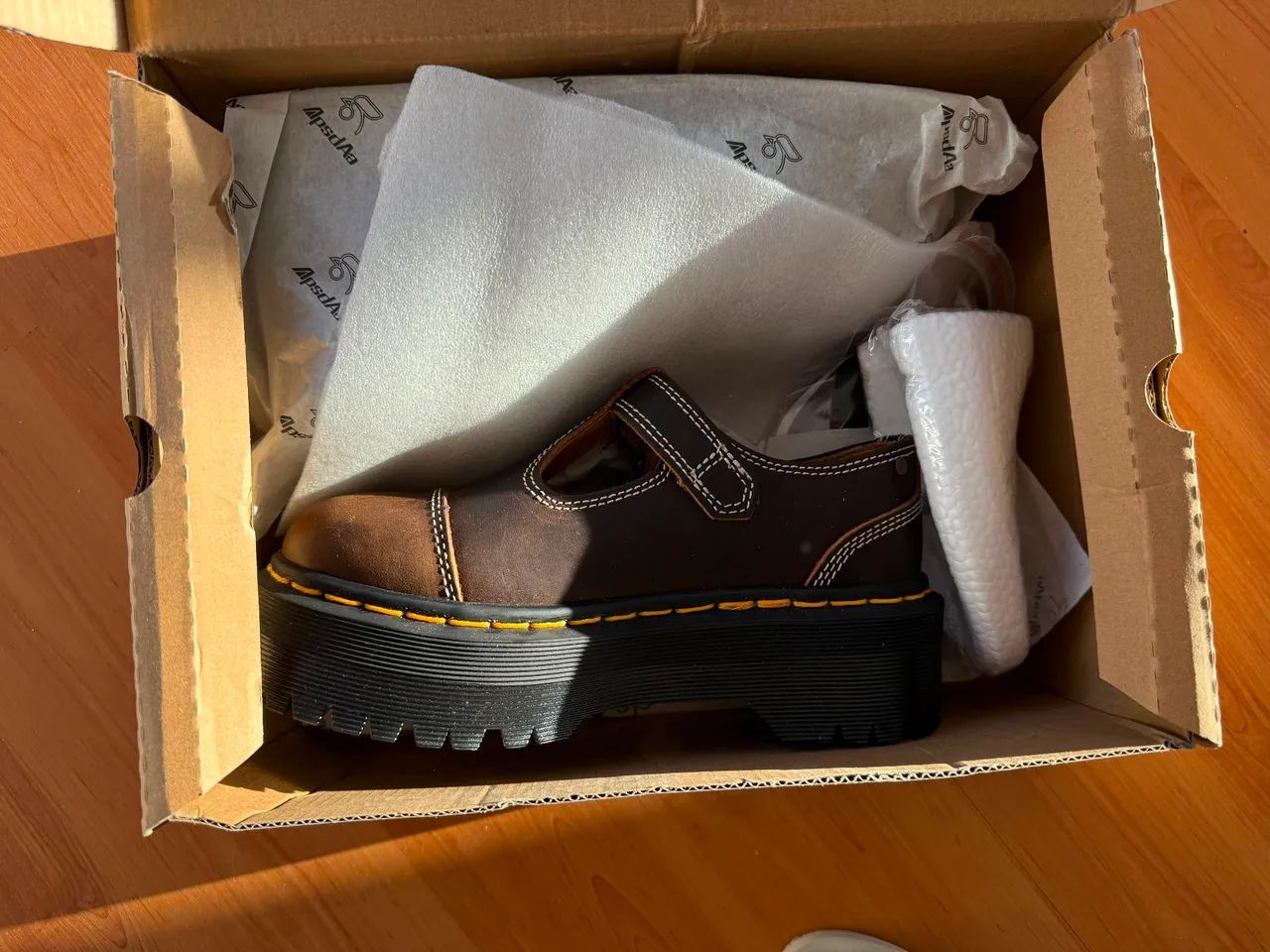 Sapato marrom estilo Mary Jane da Dr Martens