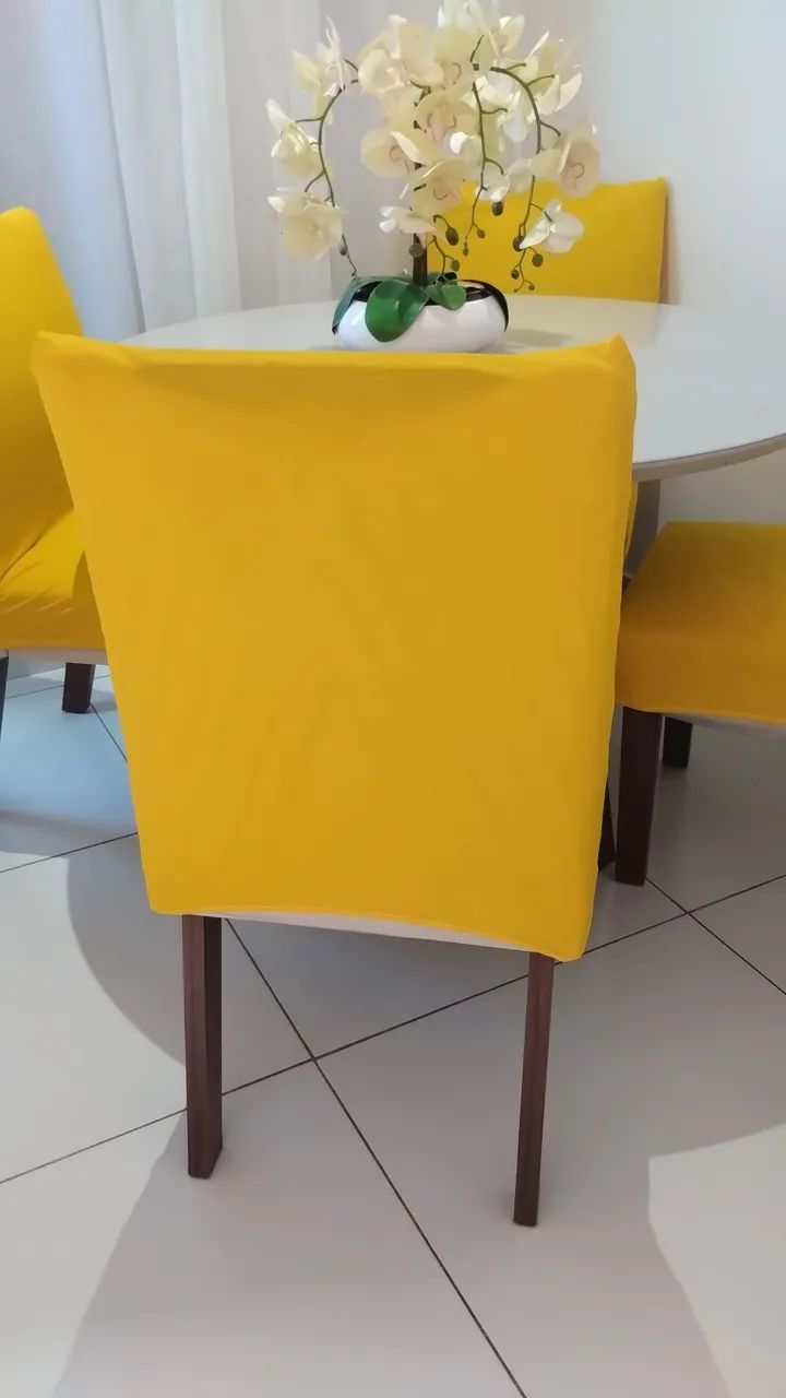 Vendo mesa com 4 cadeiras em ótimo estado 