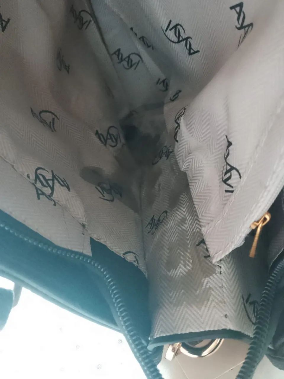 ? Bolsa Lívia - Elegância, Espaço e Praticidade - Foto 5