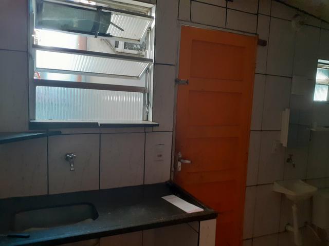 Casa em área livre um comodo com banheiro. - Foto 3