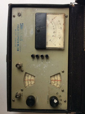 Antigo gerador e sinal