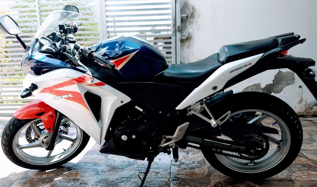 MOTO CBR 250R 6 MARCHAS