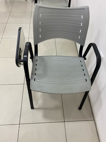 Cadeiras empilháveis  - Foto 4