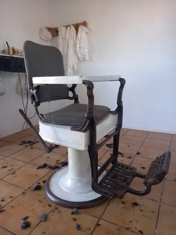 Cadeira de barbeiro reclinavel antiga
