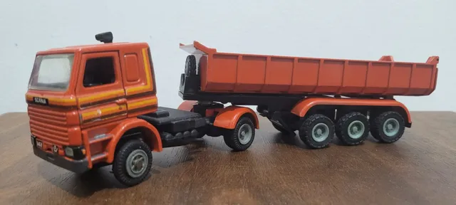 Miniatura Gigante Volvo FH Carreta Bi trem de Madeira Artesanal